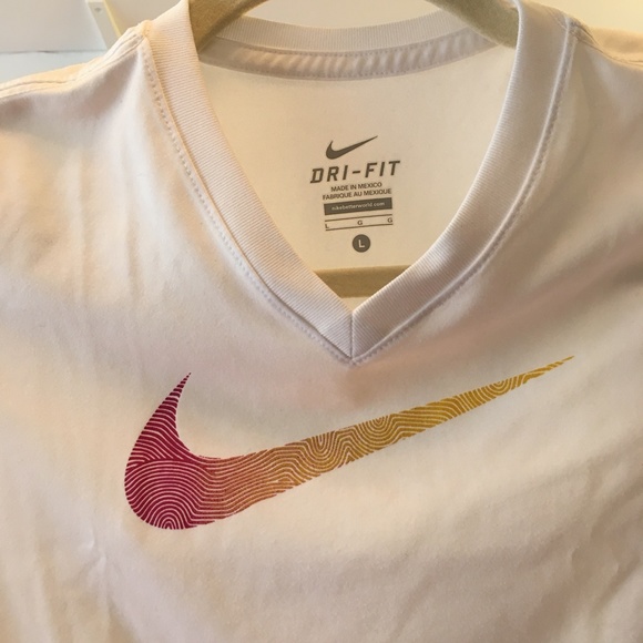 Nike Dry-Fit T-shirt - Picture 2 of 3